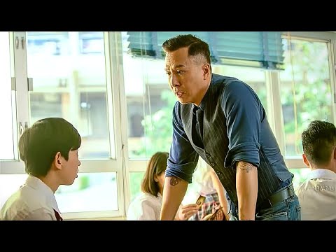 ظابط عمليات خاصه معتزل اشتغل مدرس عشان يعلم الطلاب المشاغبين الأدب ملخص فيلم