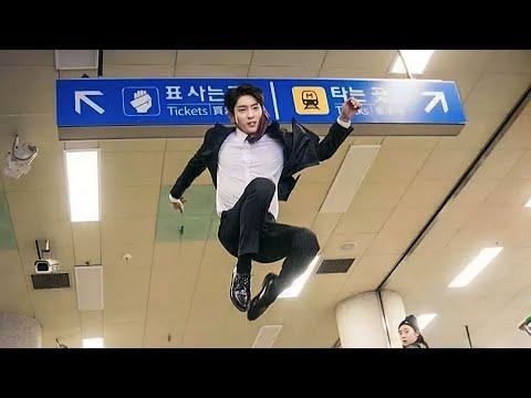 شاب عنيف بيشوف اهله بيموتوا قدام عنيه وهو صغير فبيكبر وبقا زعيم عصابه علشان ينتقم منهم ملخص مسلسل