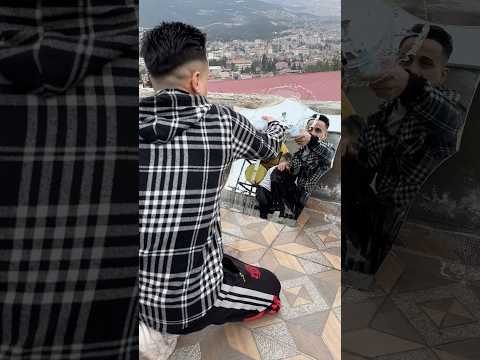 عم غسل وجهي ماحاطيت لفيشة