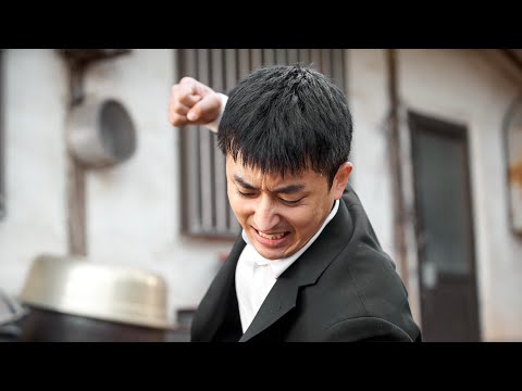 رجل عصابه بينصب علي التجار وبياخد عربياتهم علشان يهربهم برا البلد لكنه بيوقع فأيد زعيم عصابه مبيرحمش