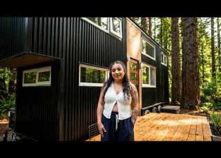  Her Gorgeous Tiny House Design W A Stand Up Loft