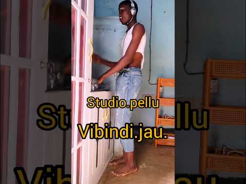 Sikiliza Huu Wimbo Unaujumbe Mkali Sana Huyukijana Ameimba Kwahisia Subscribe Comedy Like Share