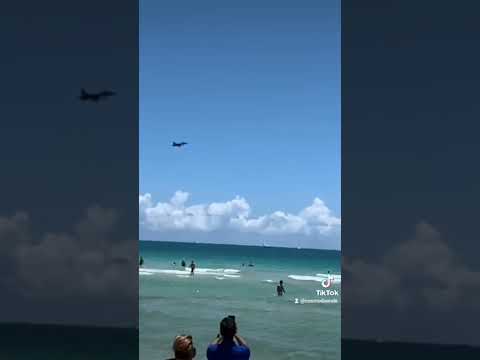 OVNI Saliendo Del Mar En Playa De Miami Emerge A Una Velocidad Impresionante OVNI UFO OSNI
