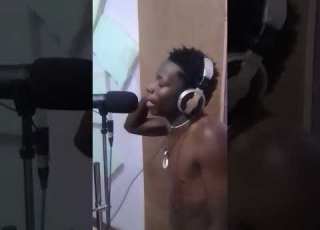 Bhushemeli Ndani Ya Bf Studio Kagongwa Ndani