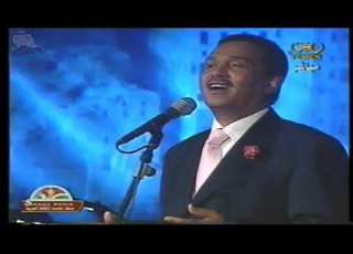 فنان العرب محمد عبده المعاناة موال ايا جيرة حفلة المكلا 2004 حضرموت