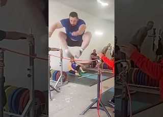  Lasha Talakhadze Jumping