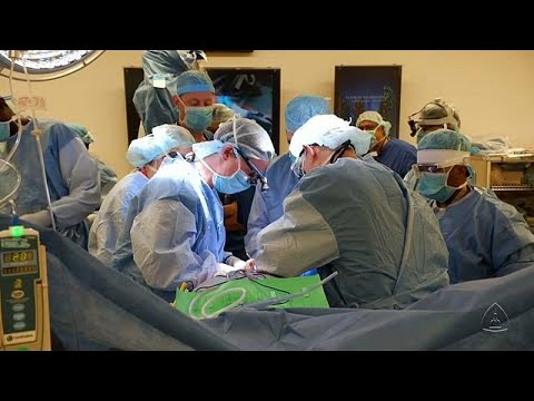شاهد أول عملية زرع عضو ذكري ناجحة في العالم