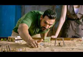 بلده اتهمته بالفشل ومراته اتهمته بالخيانه فقرر يندمهم ويصنع اضخم قنبله نوويه تحمي بلده وتدمر اعدائهم