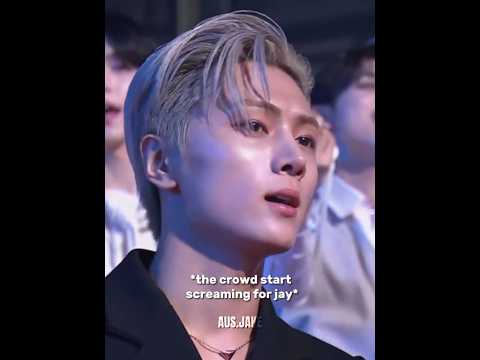 The Way All The Idols Turned To The Screen To See What They Were Screaming At Lmao Jay Enhypen The Way All The Idols Turned To The Screen To See What They Were Screaming At Lmao Jay Enhypen