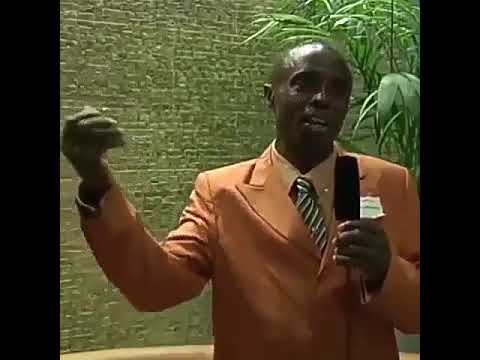 Jamani Mchungaji Anaongea Kiingereza Angalia