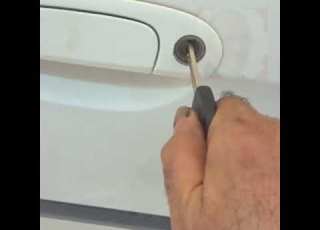 كيفية إصلاح مشاكل اقفال أبواب السيارة بدون فكها Résoudre Les Problèmes De Serrure De Voiture