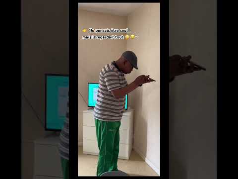 Je Pensais être Seul Mais Il Regardait Tout