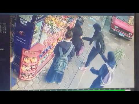 لاول مره يظهر الجن علي القطه ويتكلام ويفزع كل البنات عند سور المدرسه لاول مره يظهر الجن علي القطه ويتكلام ويفزع كل البنات عند سور المدرسه