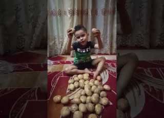 لم ابنك الصغير يطلع بياع بطاطس