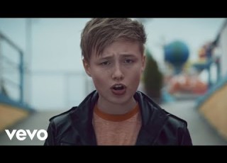  Isac Elliot First Kiss Official Music Video