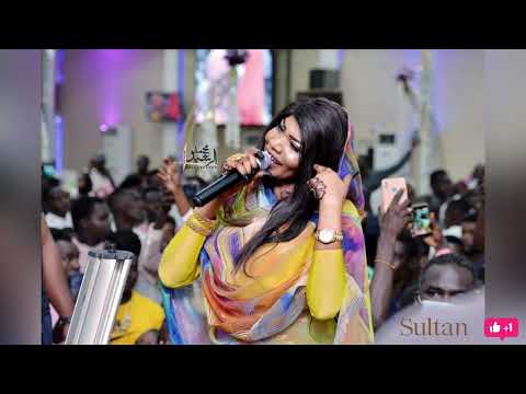 تغريد العشرة منكم انا بعيدة