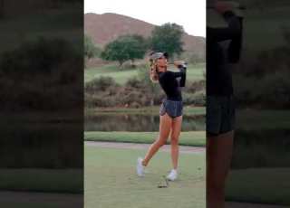  볼 컨택에 집중하는 핫팬츠 미녀의 아이언샷 핫팬츠 꿀벅지 美人ゴルファー Golf Beauty Golfer Golfswing स दर ग ल फ ख ल ड