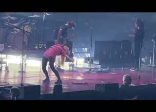  Hayley Williams Shows Her New Technique Back Bend