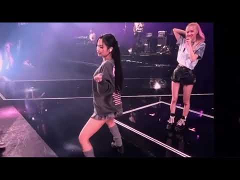 221116 LISA Hyping JENNIE JENNIE Twerk BORNPINKinNewark Day2