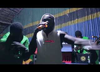 MSANII MANYOTA AKITUMBUIZA KWENYE TAMASHA LA MKESHA WA KRISMASI