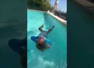  دروس السباحة للبقاء على قيد الحياة في المسبح البارد