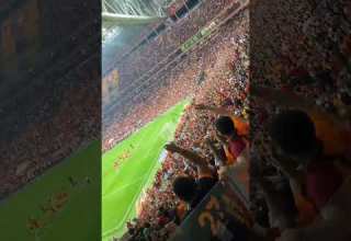BÜYÜK GALATASARAY TARAFTARLARI HAYDİ SÖYLE