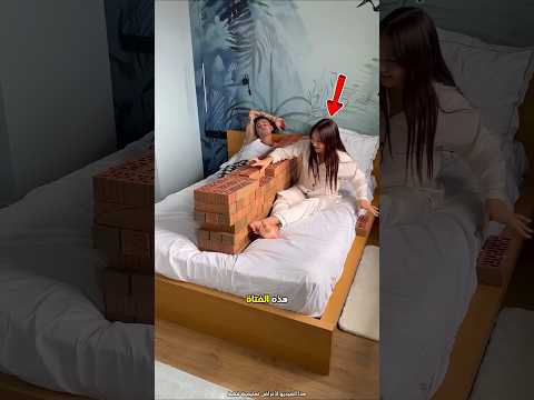 بنت جدارا على السرير كي لا ترى زوجها Shorts
