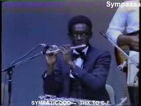 حافظ عبدالرحمن صابحني دايما وابتسم