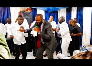 Bendera Yake Yesu Sasa Inapepea Anaweza Mwana Wa Mungu Praise Moments Live Pst Dennis Rioba