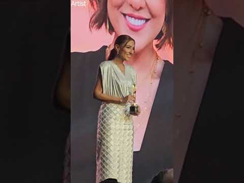 مي كساب نجمة مسلسل نون النسوة تتالق بالابيض في تكريمها