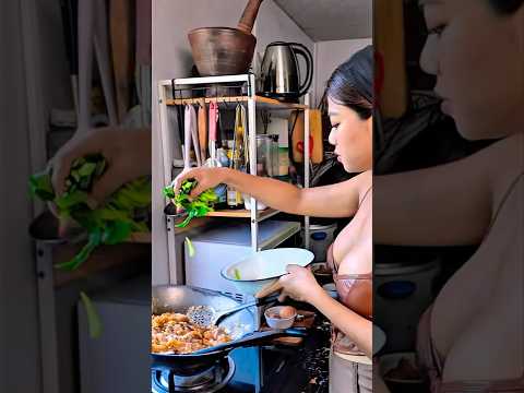 Stir Fried Soy Sauce Noodles Pad See Ew Comfortfood Howtocook Recipe