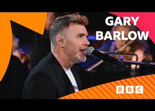 Gary Barlow People Watching Sam Fender Cover In The Radio 2 Piano Room
