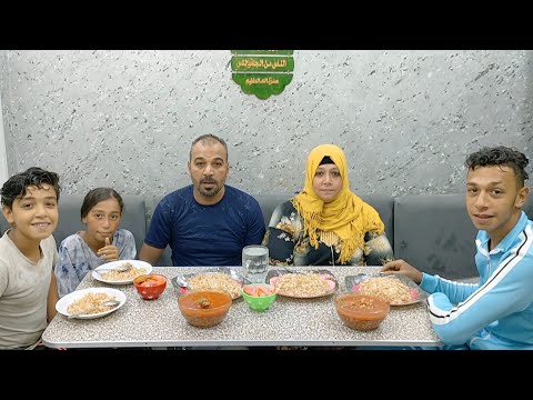 عملنا مقلب استفزاز في الشبح وكان هيقوم يضربنا واحنا قاعدين بناكل عملنا مقلب استفزاز في الشبح وكان هيقوم يضربنا واحنا قاعدين بناكل