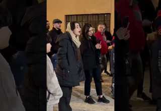 İran Sokaklarında Genç Bir Kızın Muhteşem Sesi Yankılanıyor Turnip Türkü şarkı Farsçaşarkı