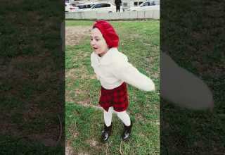 اختك وقت تجي تصحيك Cute