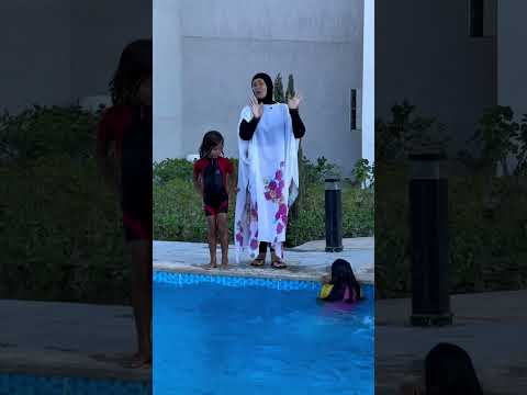 ازاي تعرفي ابنك بيعرف يعوم ولا لا ف خمس ثواني