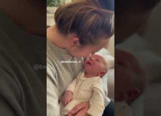 Halt Dieses Zwei Monate Alte Baby Wird Dein Herz Im Sturm Erobern