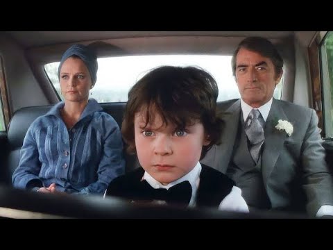 عائله بتتبني ولد صغير وميعرفوش انه يبقي ابن الشيطان وهو الي هيدمر العالم كله ملخص سلسلة The Omen