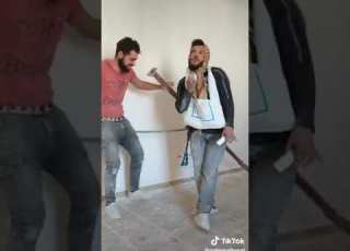  شفتا بشارع الحمرا في ايده قلم حمره عم بتشيلها من جزدان حالات واتس اب