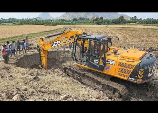  JCB JS205 Excavator Dig New Circular Well At Many Farmer S Together Own Expense