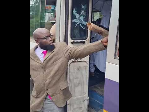 UTACHEKA MPOKI AKIPIGA DEBE KWENYE DALADALA