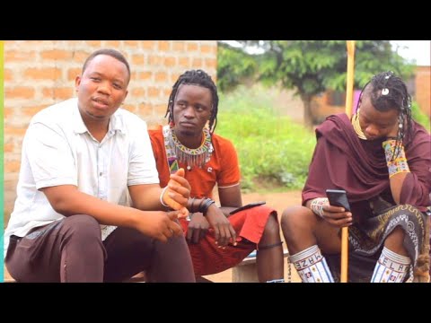 NDIZU KUMILIMO AKISIKILIZA STORI YA MGAMGA GITI GAMUGA KUTOKA MSHASHA MBEYA