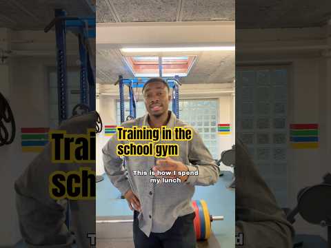 30 Minuten Sportunterricht In Der Schulturnhalle Die Zehntklässler Haben Sich Am Ende Ungebeten