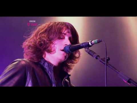 Arctic Monkeys Fluorescent Adolescent Live At Reading Festival 2009 HD