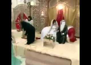 معركة نسائية في حفل زواج خليجي من السبب