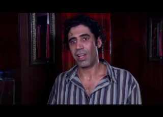  دخول أبو الزين مكنب الوزير بعد قدومه مع أهل الحارة محمد حداقي الولادة من الخاصرة 2