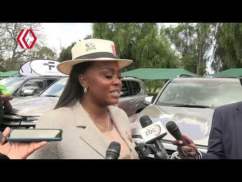 Tatenda Mavetera Spricht Nachdem Sie Fahrzeuge Für Junge Frauen Für ED Erhalten Hat