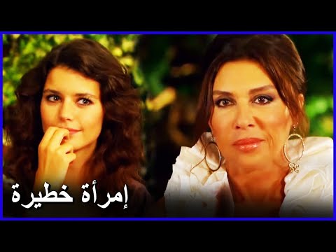 فردوس التي تتناول الطعام مع العائلة تفكر بعدنان العشق الممنوع الحلقة 2