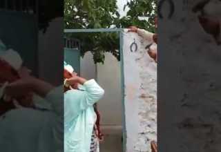 كبور كيعلق صفيحة على العين