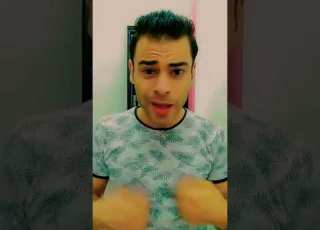 زميلو يبصلو في عينو